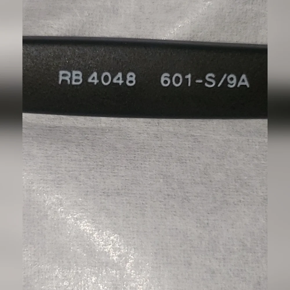 Vintage Ray Ban RB4048 with case